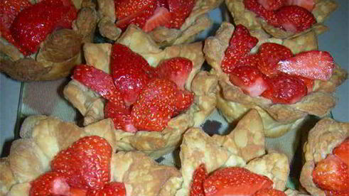 тарталетки с клубникой и сливочным желе