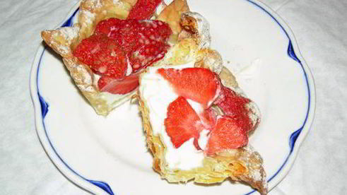 тарталетки с клубникой и сливочным желе