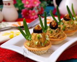 Тарталетки с консервированным тунцом