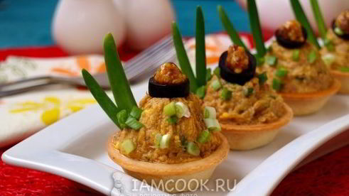 тарталетки с консервированным тунцом