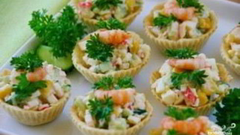 тарталетки с крабовыми палочками и сыром