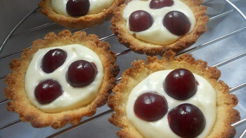 тарталетки с лаймовым маскарпоне и ромовой вишней