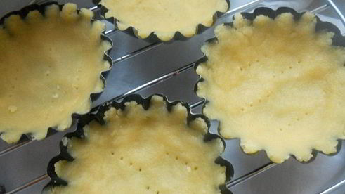 тарталетки с лаймовым маскарпоне и ромовой вишней