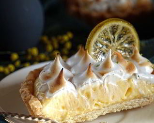 Тарталетки с лимонно-лаймовым кремом и меренгой