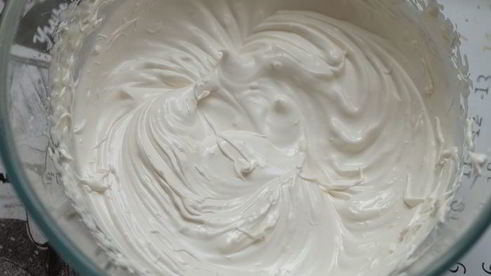 тарталетки с лимонно-лаймовым кремом и меренгой