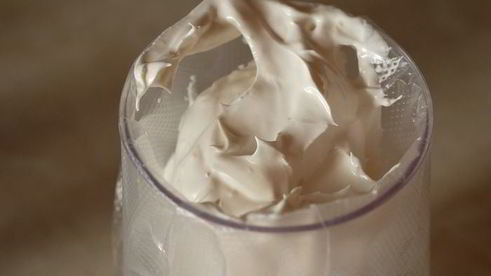 тарталетки с лимонно-лаймовым кремом и меренгой