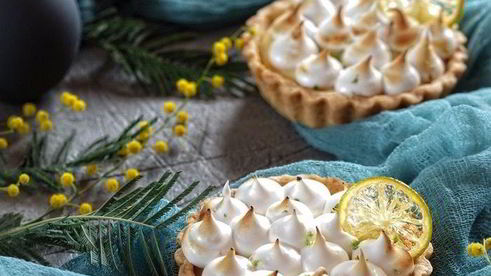 тарталетки с лимонно-лаймовым кремом и меренгой