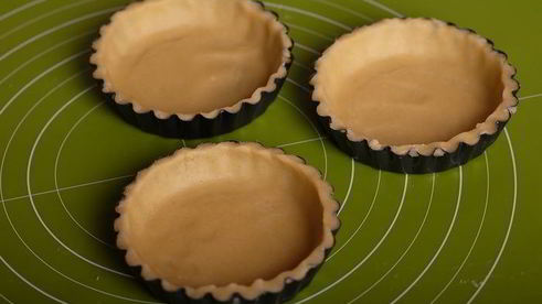 тарталетки с лимонно-лаймовым кремом и меренгой