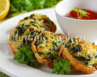 Тарталетки с лососем и шпинатом