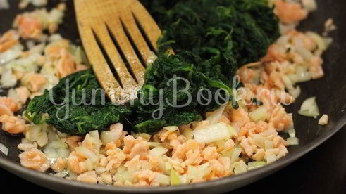 тарталетки с лососем и шпинатом