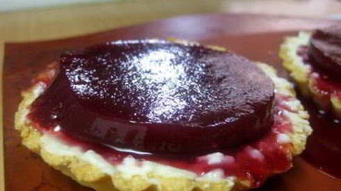 тарталетки с малиновым желе и рисовым кремом