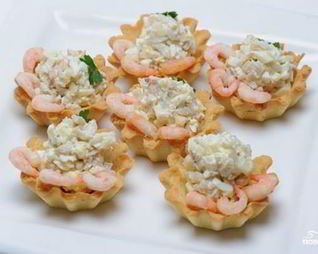 Тарталетки с морским коктейлем