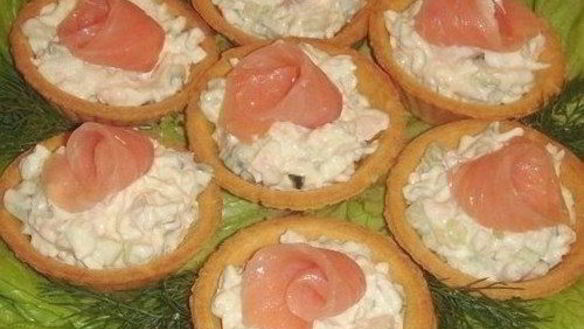 Рецепт Тарталетки с огурцом и красной рыбой