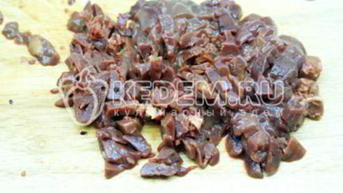 тарталетки с печеночным муссом и помидорами