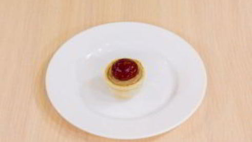 тарталетки с печеночным паштетом и гранатовым желе