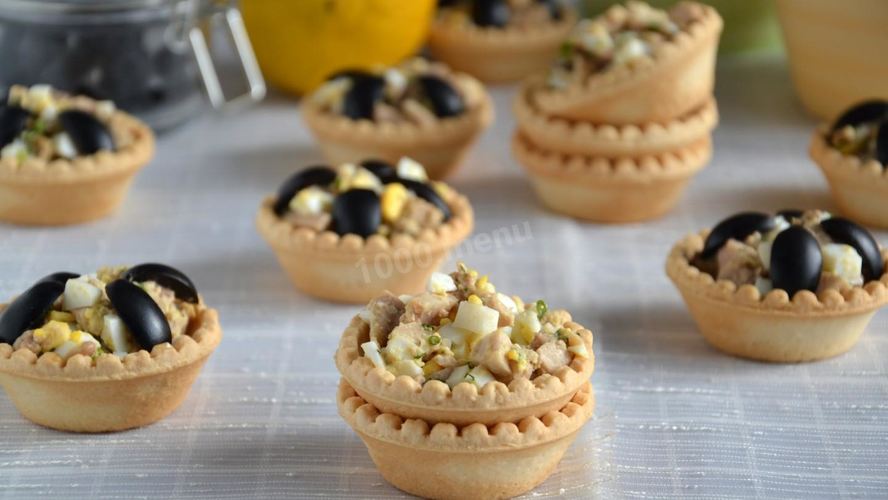 Рецепт тарталетки с печенью трески и яйцом