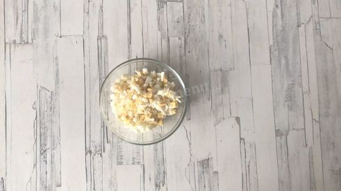 тарталетки с печенью трески и яйцом