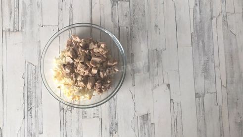 тарталетки с печенью трески и яйцом