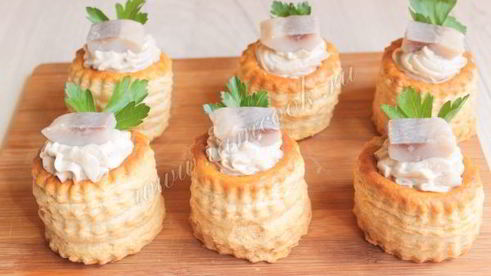 тарталетки с сельдью и творогом