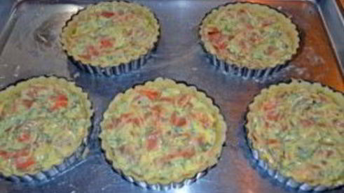 тарталетки с семгой и авокадо