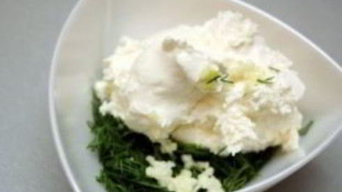 тарталетки с сыром и чесноком