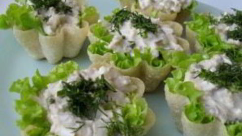 тарталетки с тунцом и сыром