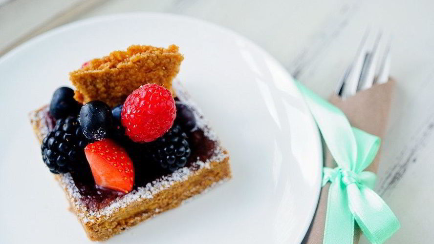 Рецепт тарталетки с ягодами и ежевичным фланом