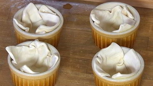 тарталетки со спаржей, розмарином и сыром