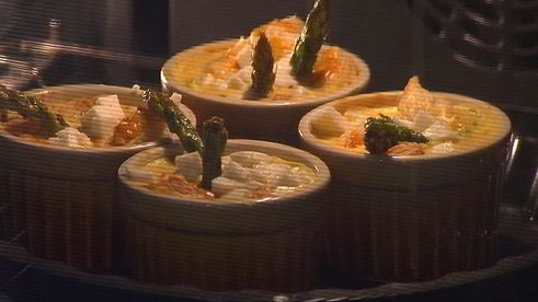 тарталетки со спаржей, розмарином и сыром