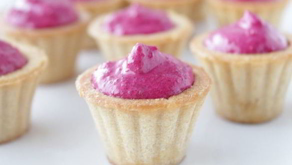 Рецепт Тарталетки со свекольным муссом и сельдью