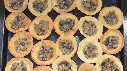 творожные тарталетки с грибами и сыром