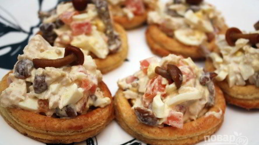 Рецепт творожные тарталетки с куриным салатом