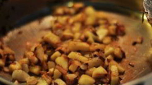 яблочно-луковые тарталетки