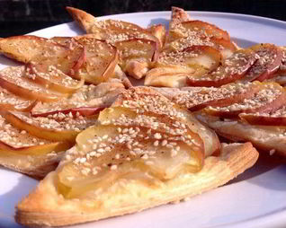 Французский хрустящий тарт с яблоками и корицей