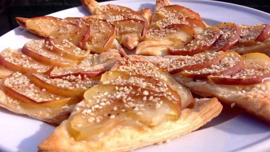 Рецепт французский хрустящий тарт с яблоками и корицей