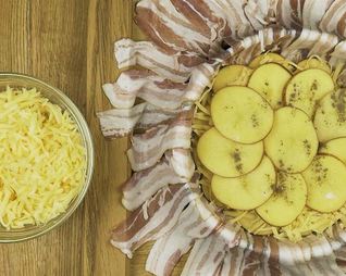 Картофельный тарт с беконом и сыром