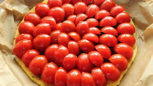 картофельный тарт с черри и укропом