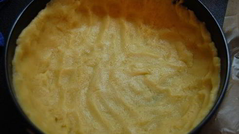 клубничный тарт с творожным кремом и шоколадом