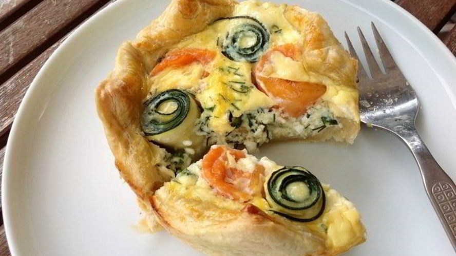 Рецепт маленькие тарты с лососем и цукини розами