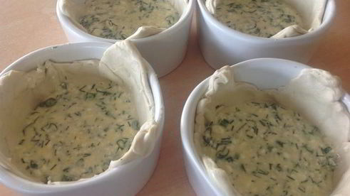 маленькие тарты с лососем и цукини розами