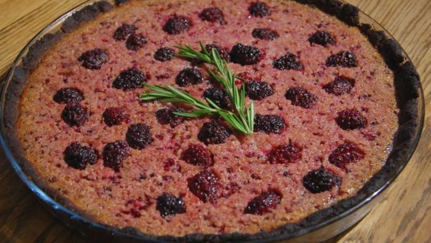 Рецепт медовый тарт с ежевикой и миндалем