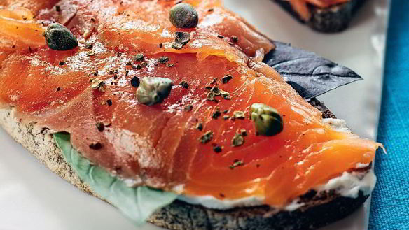 Рецепт Ржаные тартинки с лососем