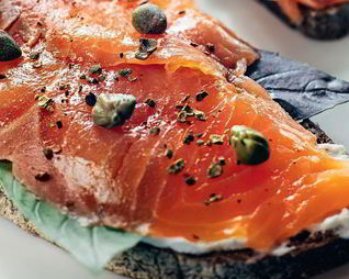 Ржаные тартинки с лососем