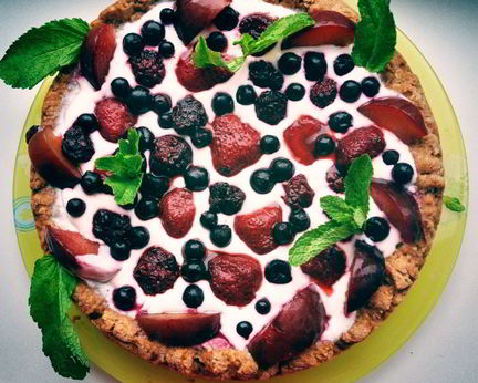 Шоколадно-творожный тарт-суфле с ягодами