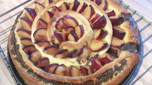 сливовый тарт с маковой начинкой