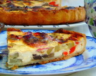 Сметанный тарт с овощами и фетой