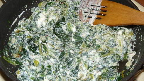 тарт фламбе с помидорами и крем-шпинатом