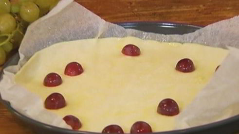 тарт из слоеного теста с сахарным виноградом