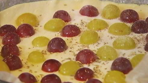 тарт из слоеного теста с сахарным виноградом