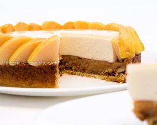 Тарт с айвой и сырным муссом